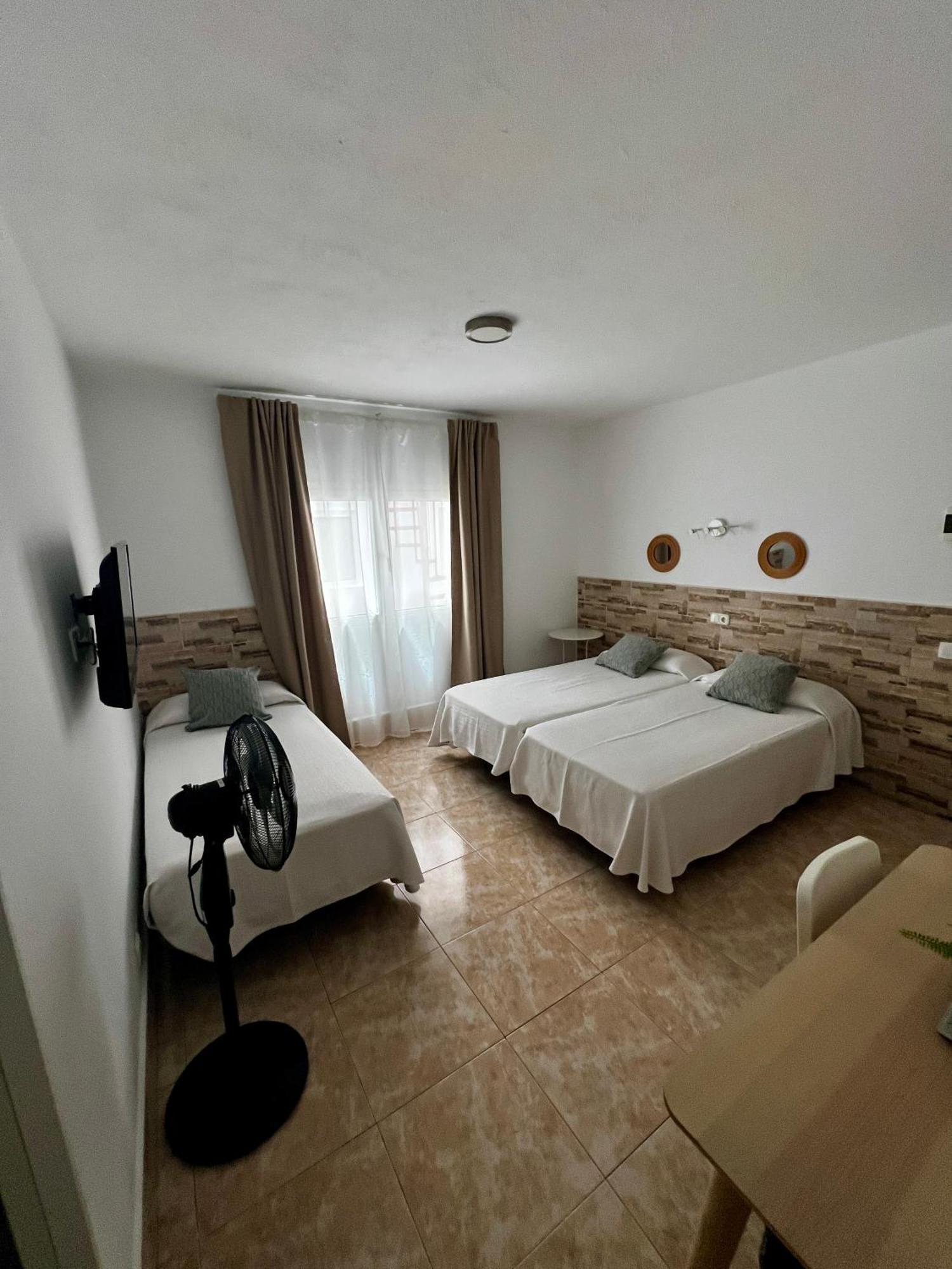Hostal Residencia Cardona Arrecife  Buitenkant foto