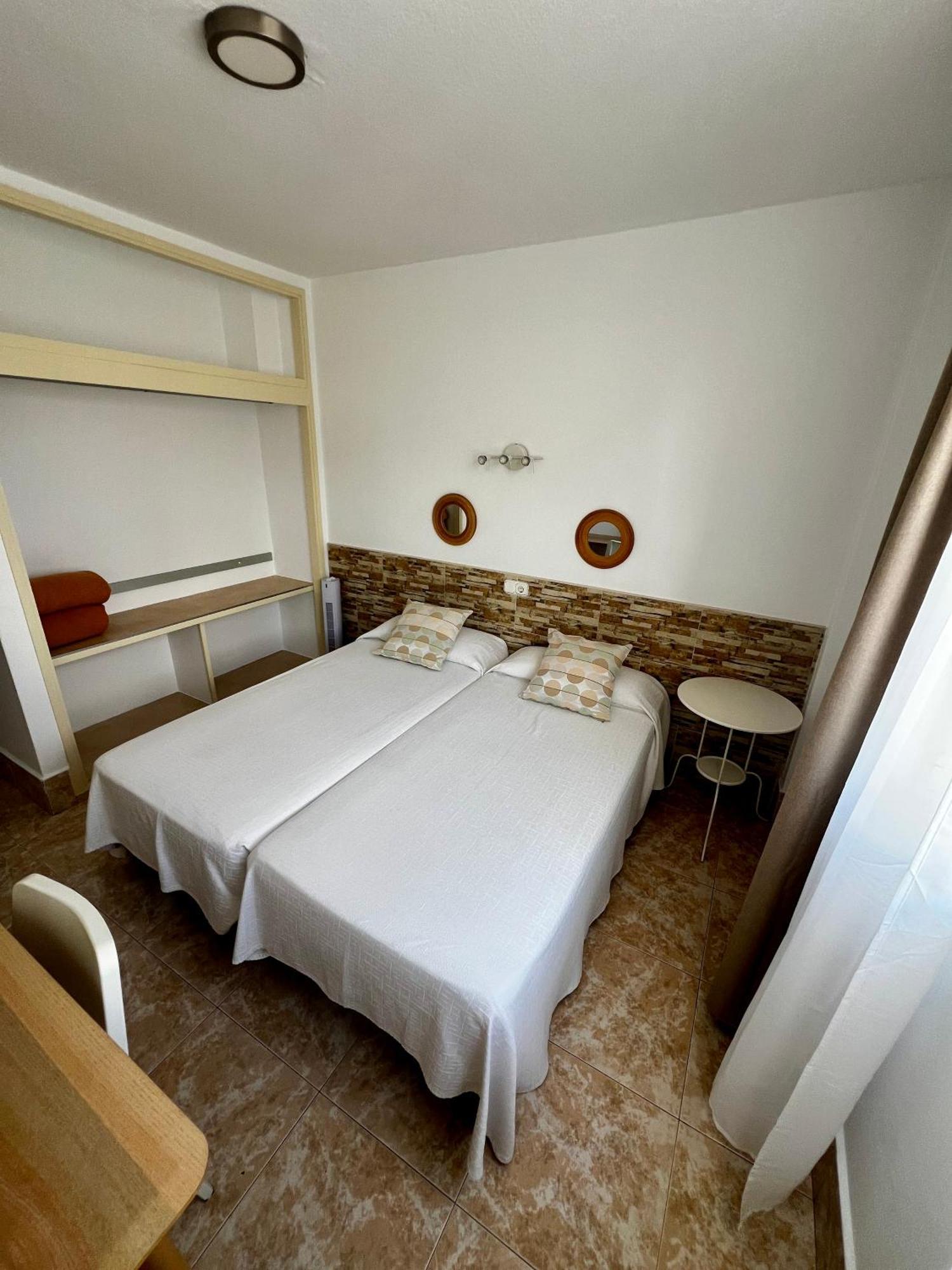 Hostal Residencia Cardona Arrecife  Buitenkant foto