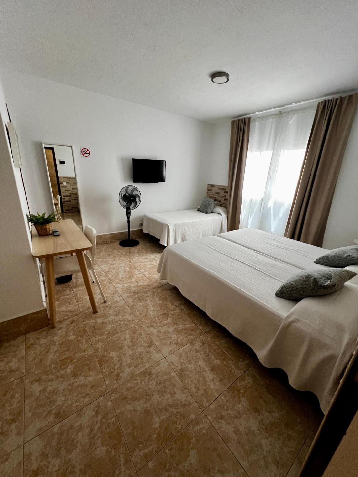 Hostal Residencia Cardona Arrecife  Buitenkant foto