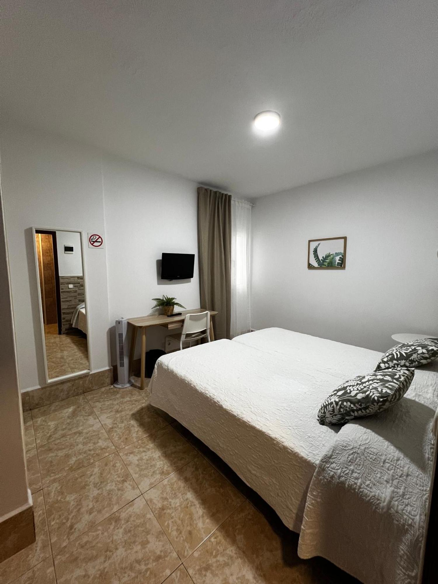 Hostal Residencia Cardona Arrecife  Buitenkant foto