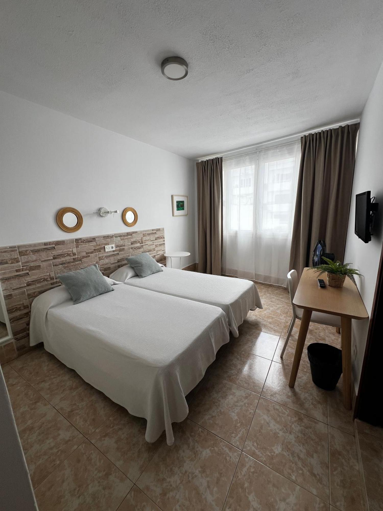 Hostal Residencia Cardona Arrecife  Buitenkant foto
