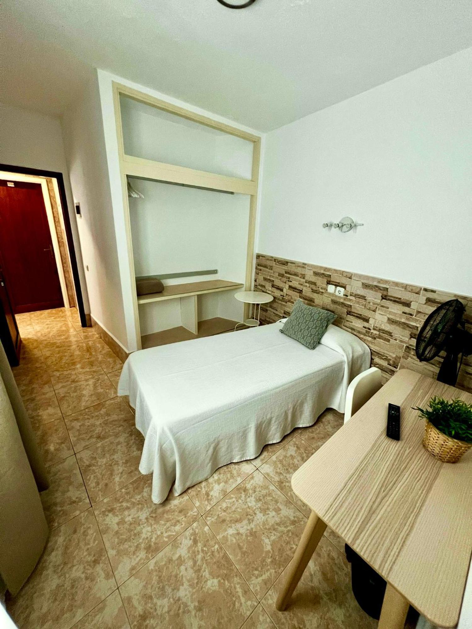 Hostal Residencia Cardona Arrecife  Buitenkant foto